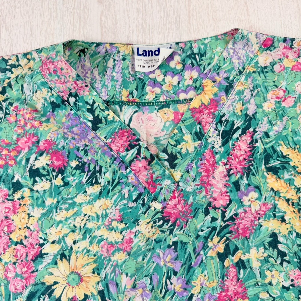 Scrubs Women's Small V Neck Floral‎ Wildflower Garden Cotton Blend Medical Top